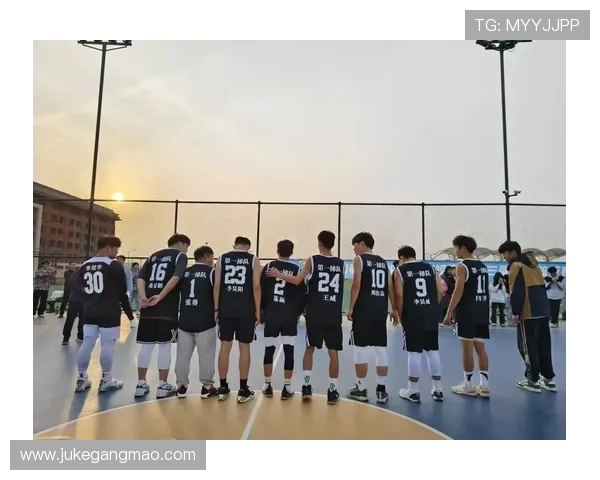 以篮球为纽带探索团队合作与青春激情的无限可能 以篮球为纽带探索团队合作与青春激情的无限可能