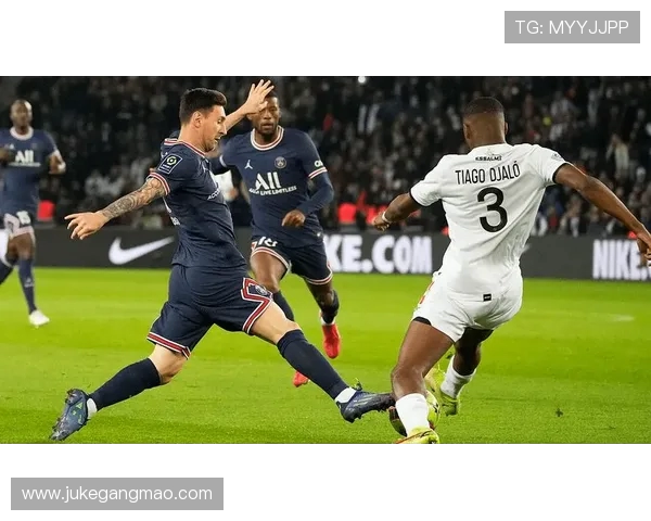 巴黎圣日耳曼迎战里尔,豪门之争谁能笑傲法甲赛场 巴黎圣日耳曼迎战里尔,豪门之争谁能笑傲法甲赛场