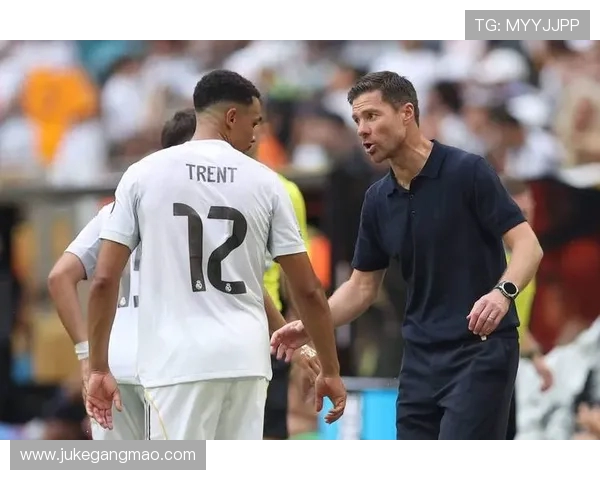 特伦特亚历山大阿诺德如何用智慧与脚法重新定义现代边后卫位置