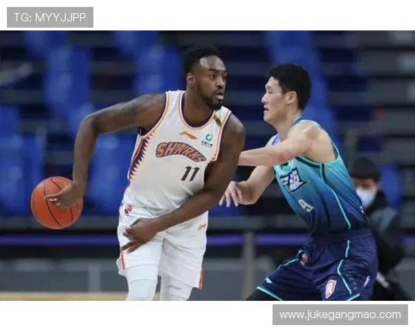 赛后分析：上海篮球队与重庆篮球队的技术对决与战术解析