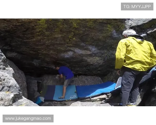 重庆攀岩队与南京攀岩队赛后复盘分析意识碰撞与战术思考